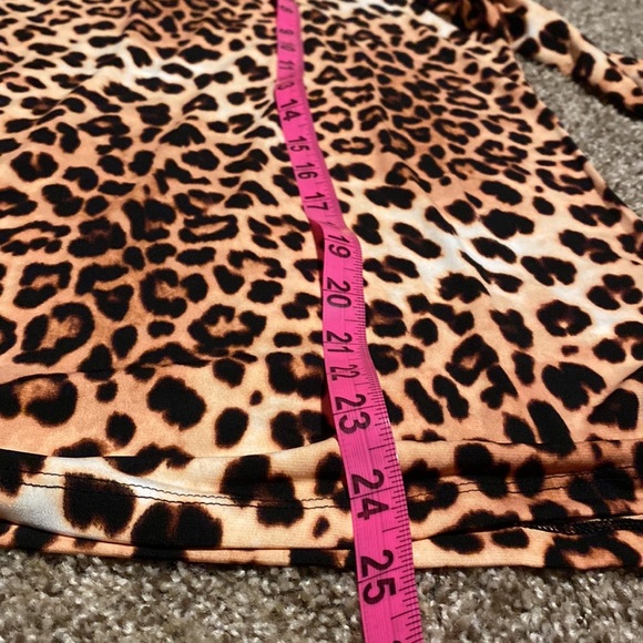 Ellen Tracy animal print lightweight, silky feel turtleneck top (L) EUC - Picture 7 of 12